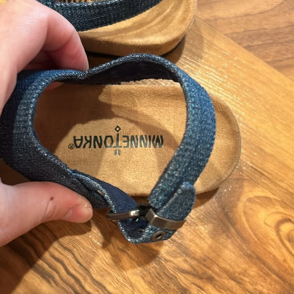 Girls Minnetonka sandals NWOT‎ size 13